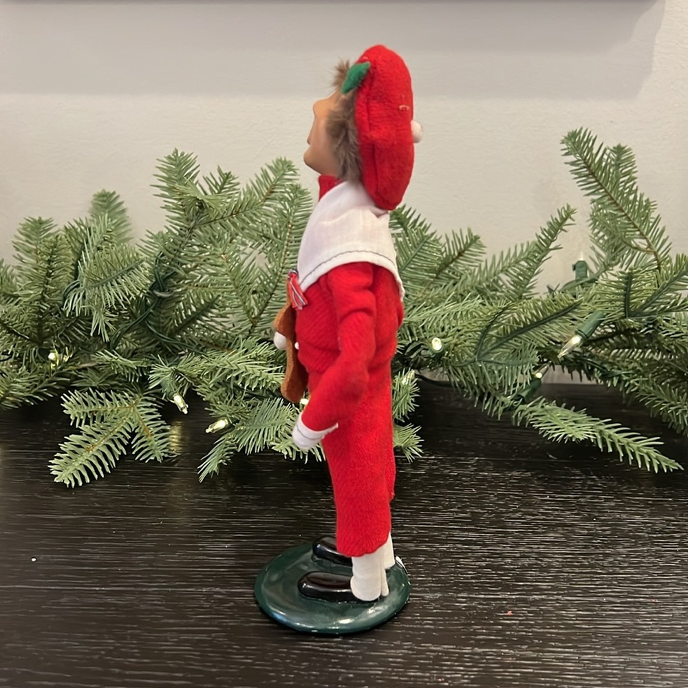 Byers’ Choice Caroler - Picture 5 of 7